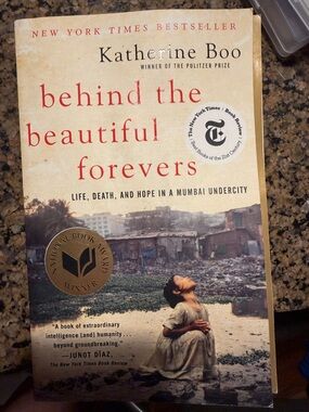 Behind the Beautiful Forevers by Katherine Boo - Paperback Book